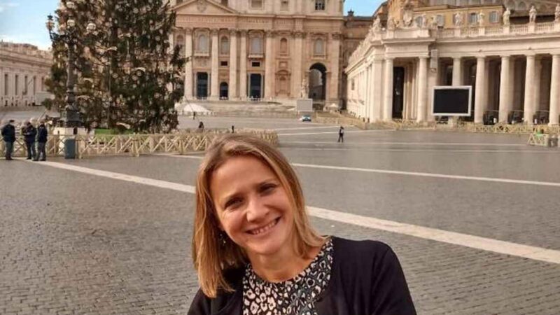 Conocé a la mujer que “rastrea” historias de vida y tramita ciudadanías italianas