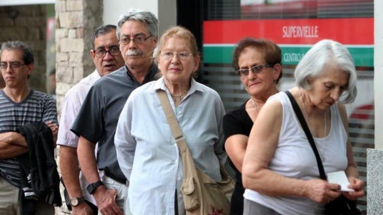Los docentes jubilados de la provincia cobrarán con aumento