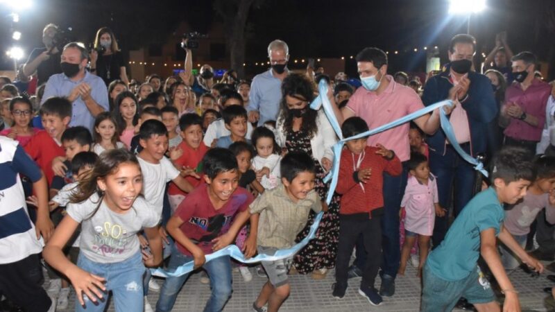 Avellaneda inauguró la remodelación de la plaza central