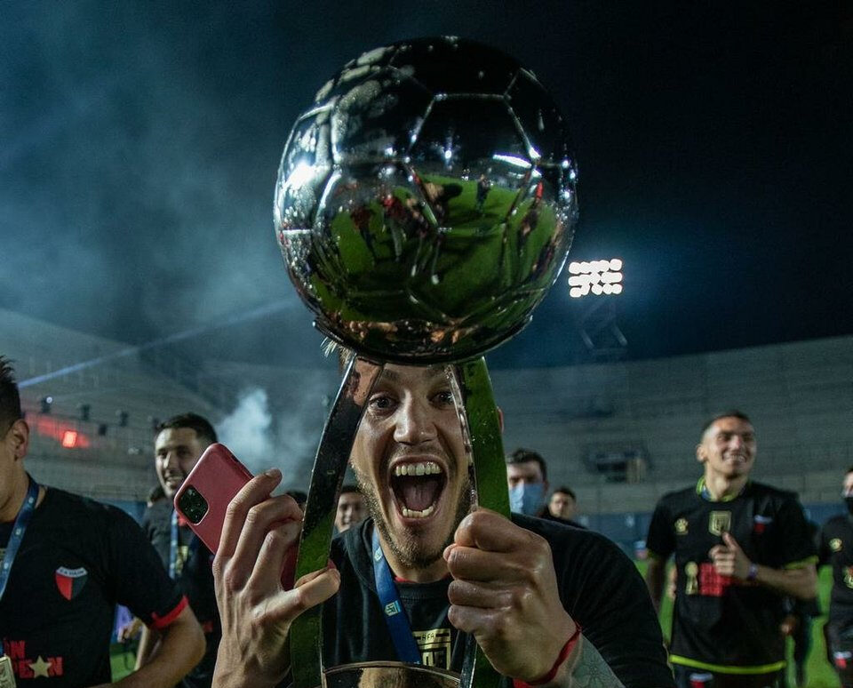 Exhiben la Copa original del Campeón 2021 del fútbol argentino