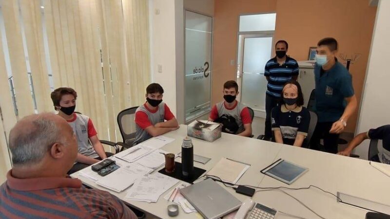Ramseyer recibió a los alumnos que ganaron un proyecto innovador tecnológico