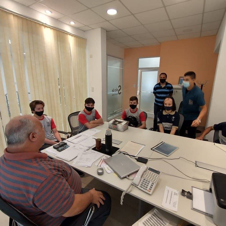 Ramseyer recibió a los alumnos que ganaron un proyecto innovador tecnológico