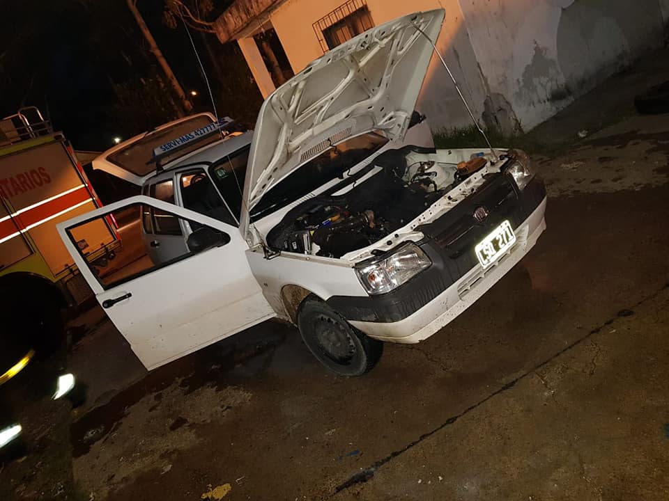 [AUDIO] Principio de incendio en un vehículo