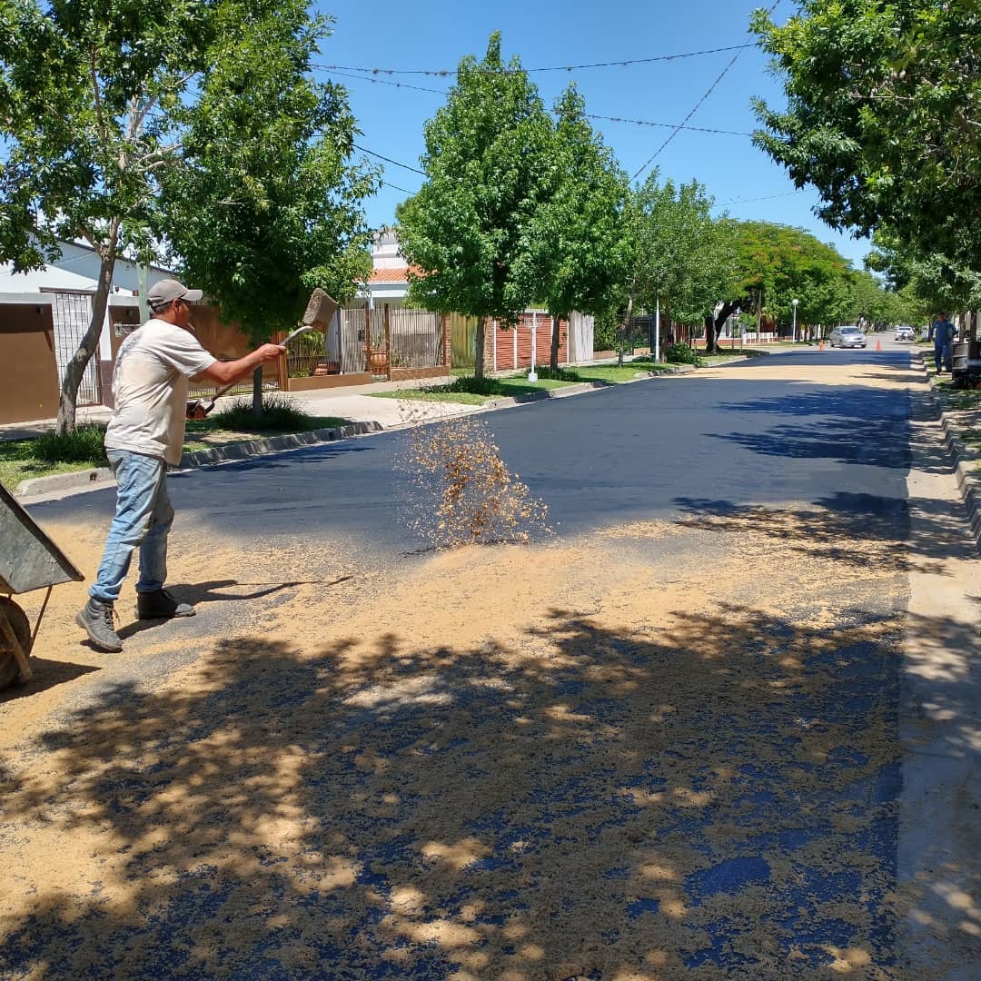 Realizan trabajos de mantenimiento en calle López