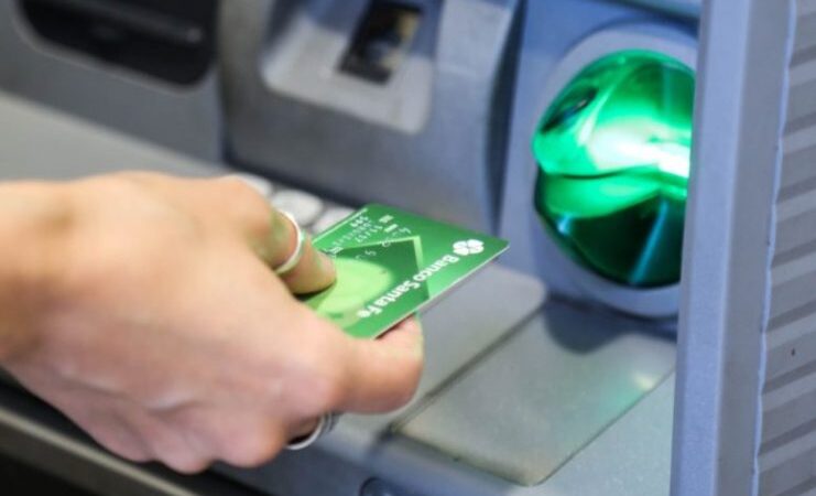 SERVICIOS| El gobierno de Avellaneda paga sueldos al personal municipal