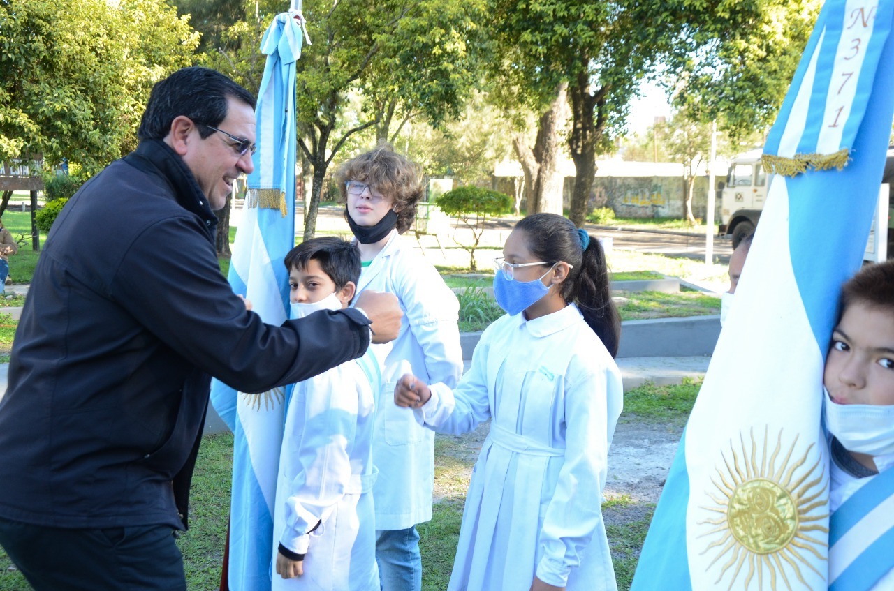Con el izamiento de bandera Whipala se inició la Semana de los Pueblos Originarios en Reconquista
