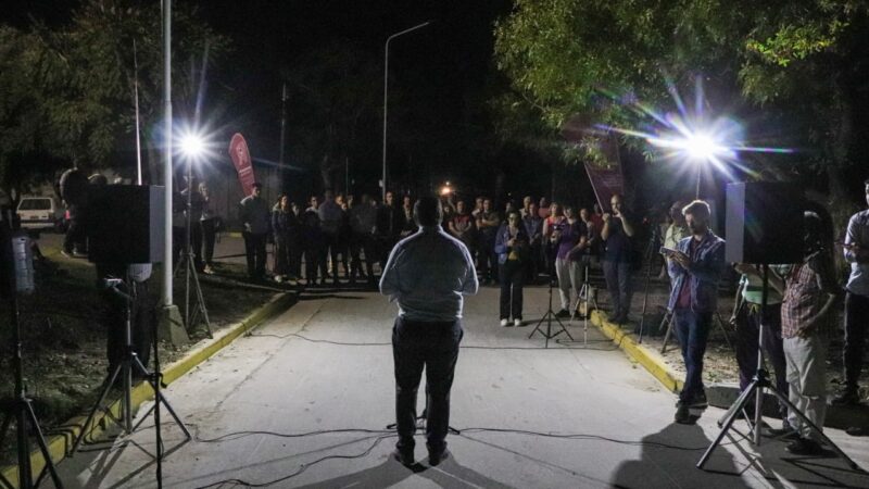 El Intendente Vallejos inauguró nuevas obras de pavimento e iluminación