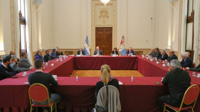 Seguridad: Perotti encabezó una reunión con sectores empresariales, gremiales y académicos