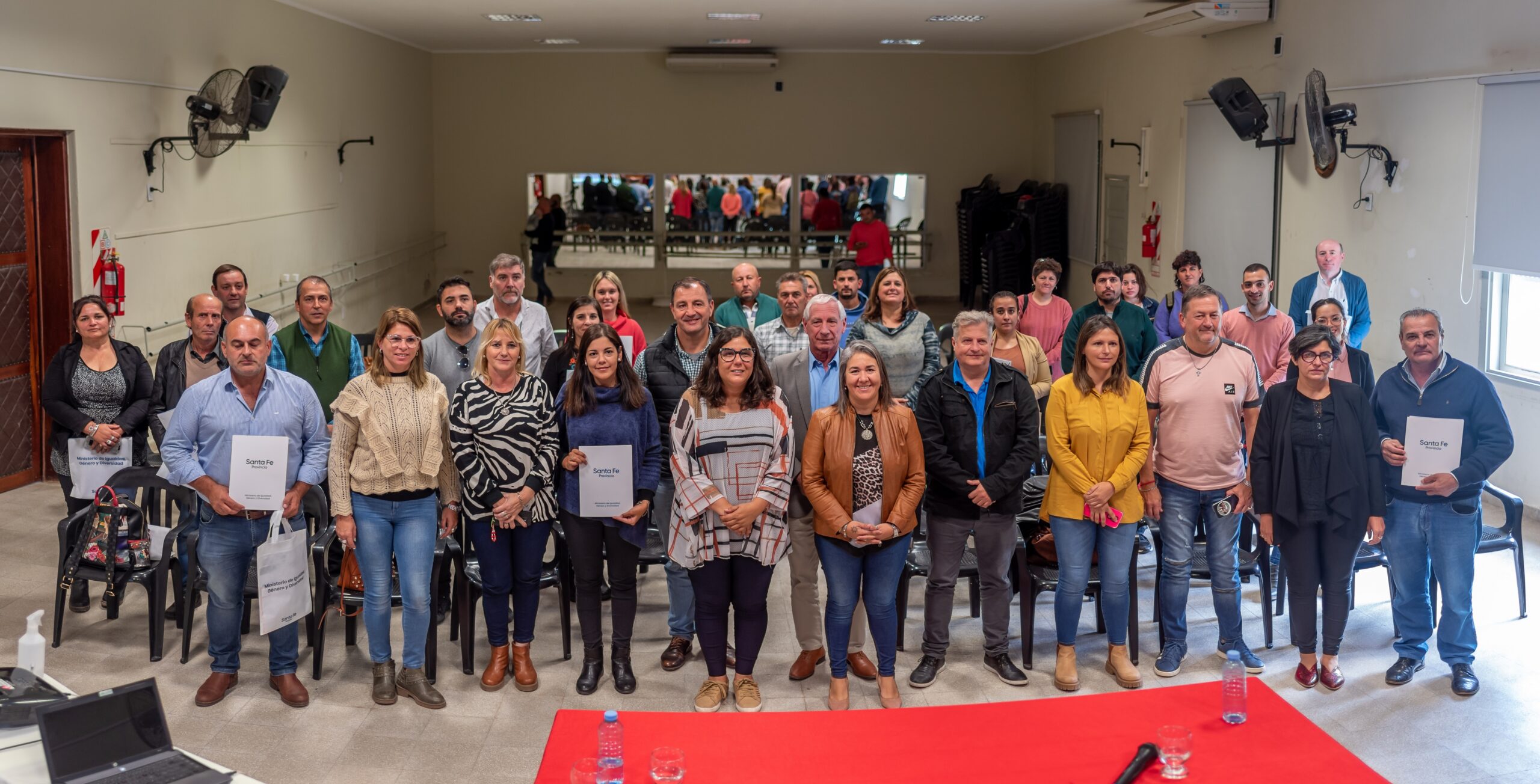 La provincia firma convenios para áreas de Igualdad con Municipios y Comunas