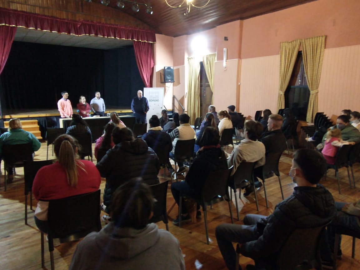 Ramseyer entregó Becas en Romang