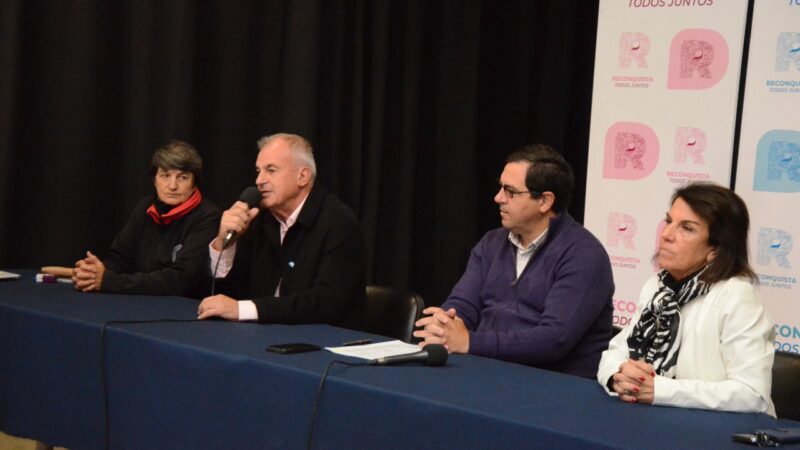 Reconquista entregó fondos FAE a 18 escuelas