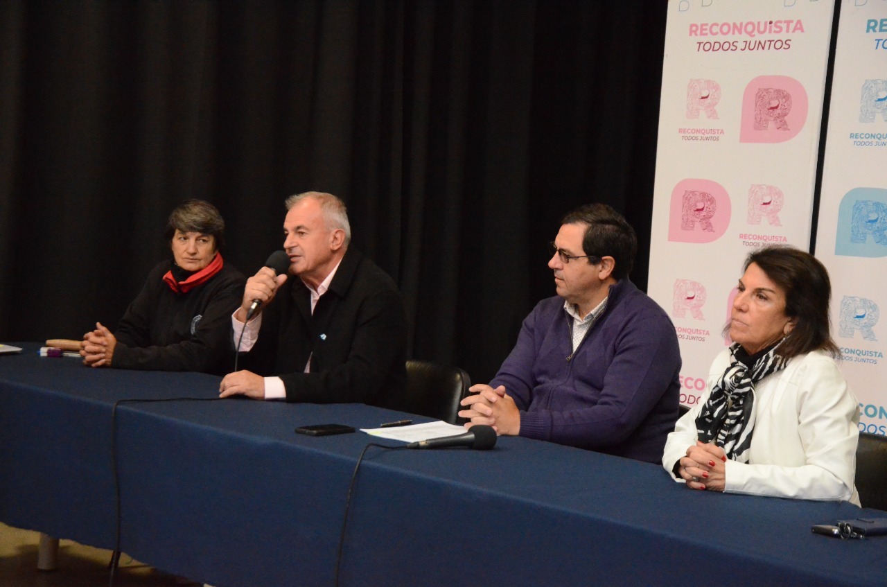 Reconquista entregó fondos FAE a 18 escuelas