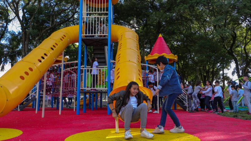 Más de 5000 niños usaron nuevos juegos de la plaza 25 de mayo