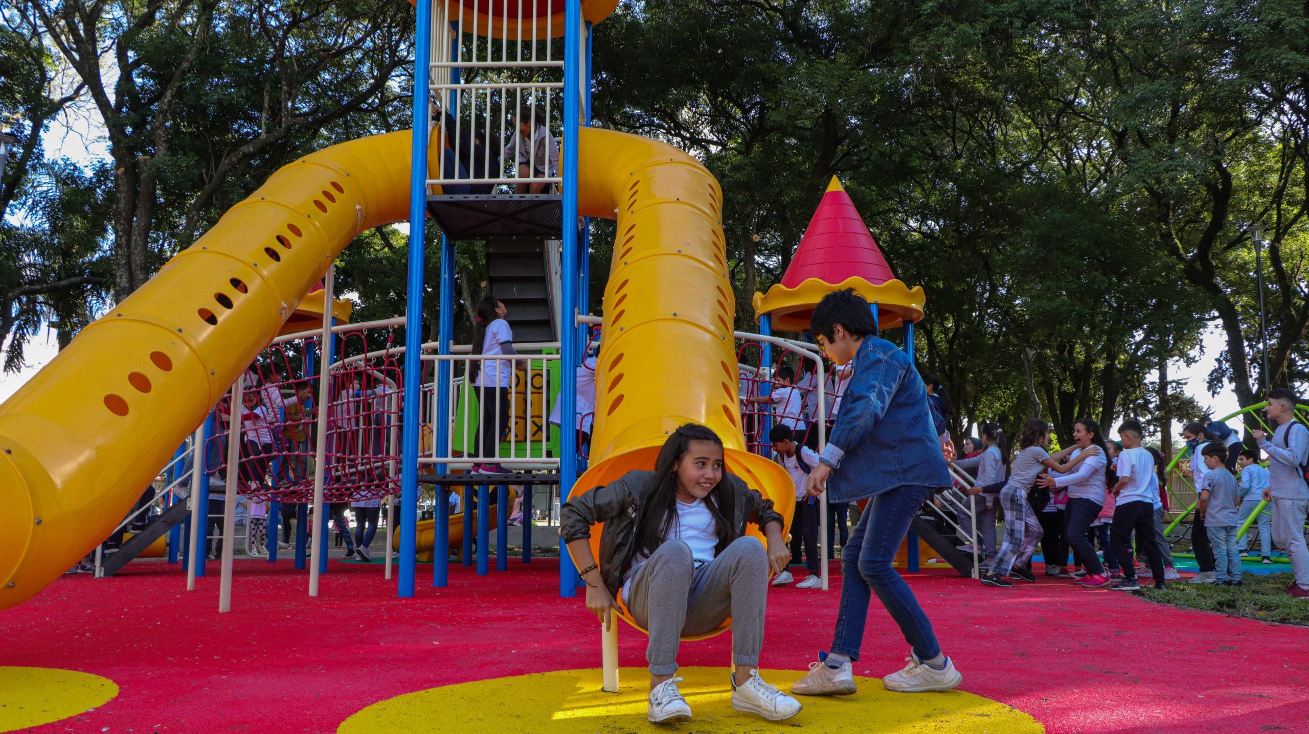 Más de 5000 niños usaron nuevos juegos de la plaza 25 de mayo