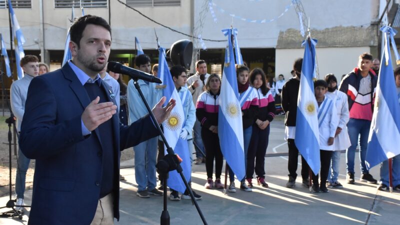 Braidot presidió el acto oficial por el Día de la Patria