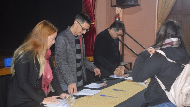 Entregaron becas a estudiantes de Romang
