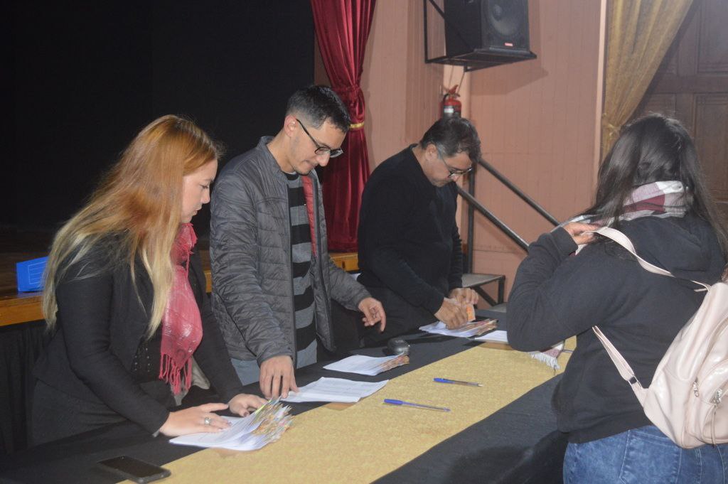 Entregaron becas a estudiantes de Romang