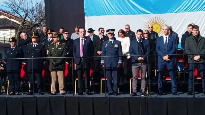 Marcón homenajeó a la bandera en Avellaneda