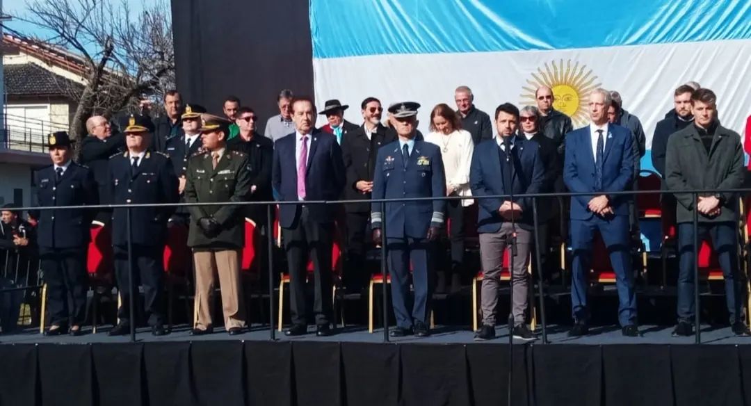 Marcón homenajeó a la bandera en Avellaneda