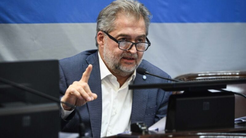 Mirabella presentó un proyecto para distribuir equitativamente los subsidios al transporte