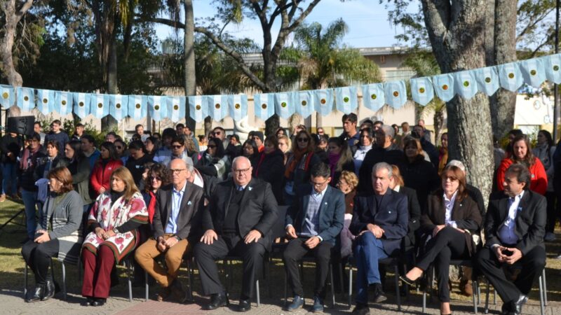 El Intendente Ramseyer presidió el acto por el Día de la Bandera