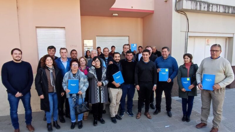 La provincia firmó convenios con localidades de los departamentos Vera y General Obligado