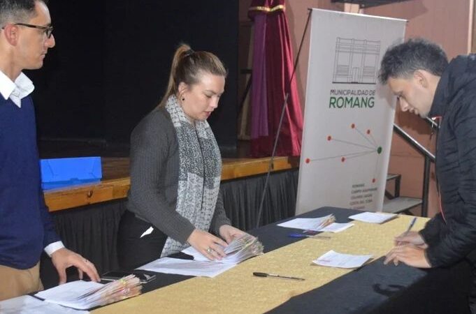 Entregaron becas municipales en Romang