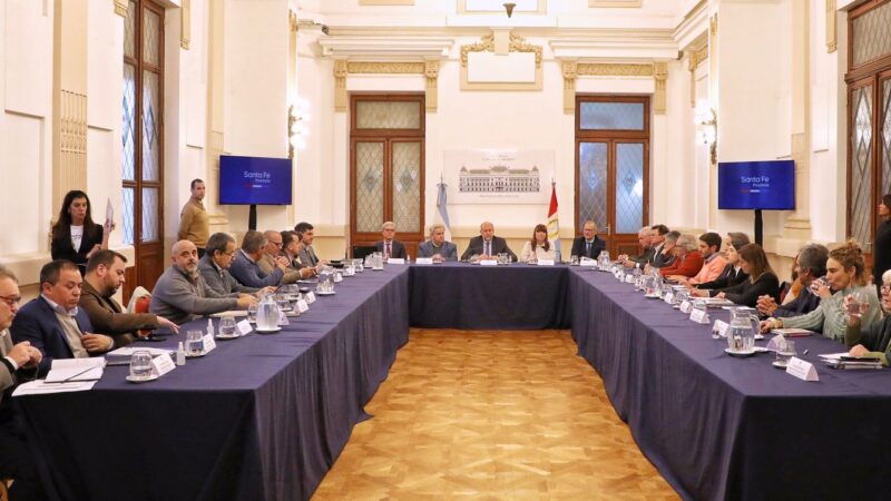 El gobernador Omar Perotti se reunió con senadores provinciales