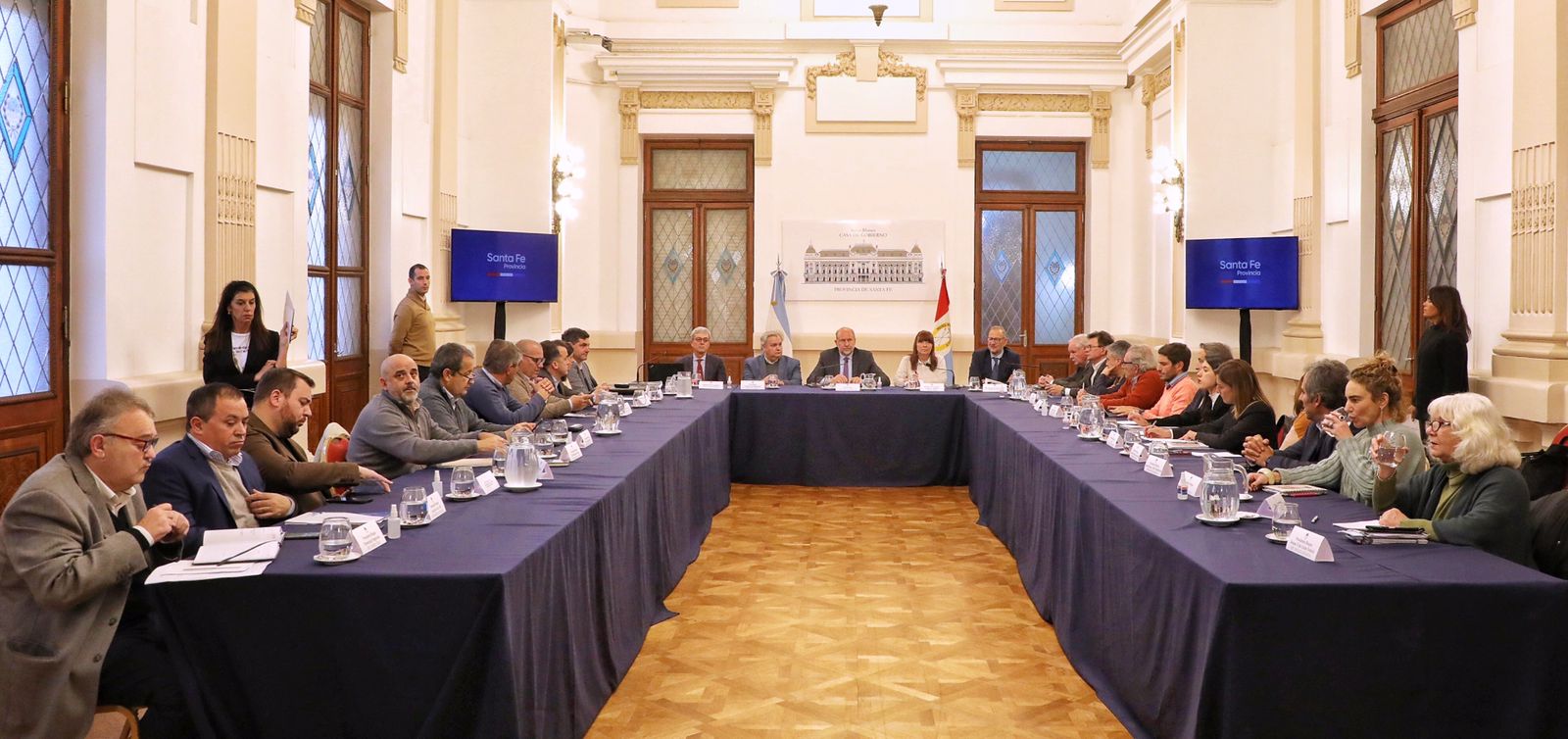 El gobernador Omar Perotti se reunió con senadores provinciales
