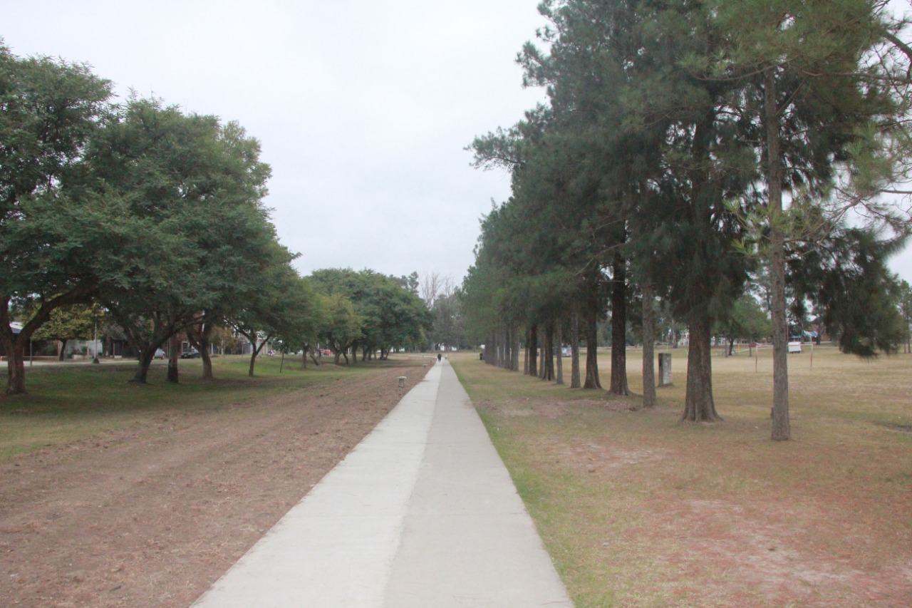 Recomiendan no andar en moto por la senda peatonal del parque sur de Reconquista