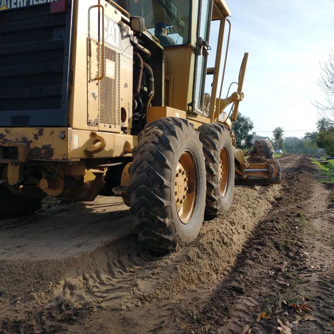 Mejoran las calles de tierra en Barrio Norte de Romang