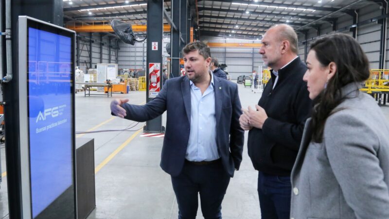 Perotti recorrió la Empresa AFG Ingeniería, una compañia basada en la Industria 4.0