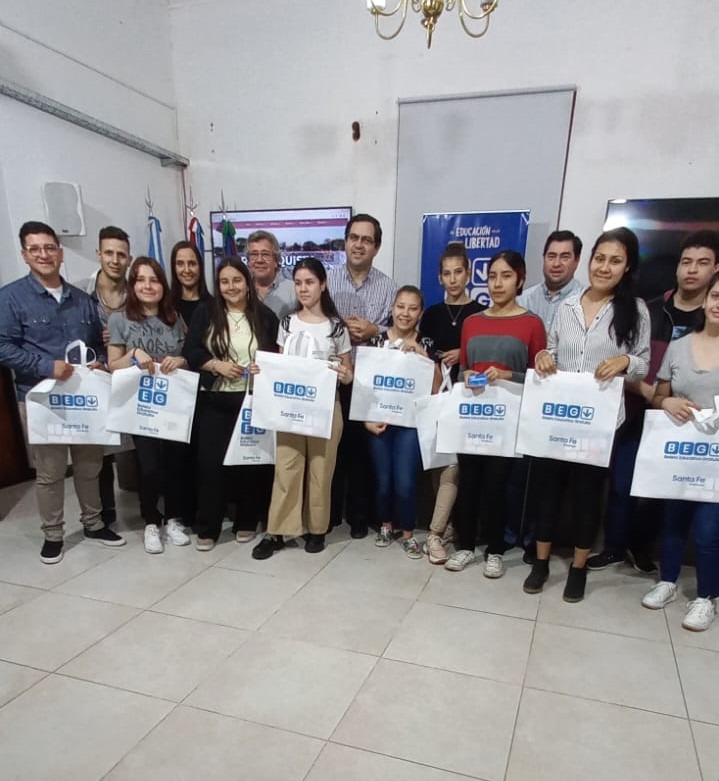 Entregaron tarjetas sube a estudiantes de enfermería