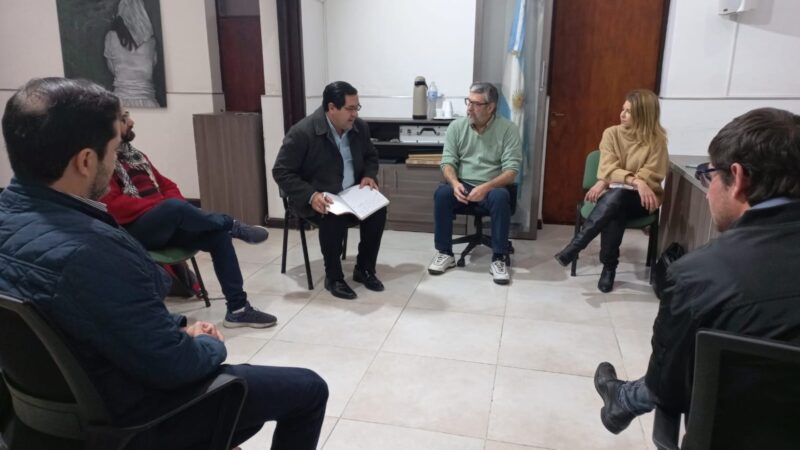 Vallejos junto a la Comisión de Diálogo Político Institucional