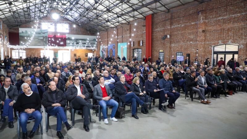 [VIDEO] Perotti se reunió con intendentes y presidentes de comuna