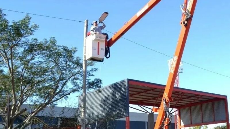 Iluminan el acceso al barrio El Tiro de Romang