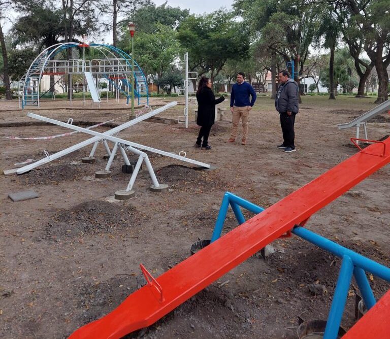 Avellaneda ilumina la plaza Los Colonizadores