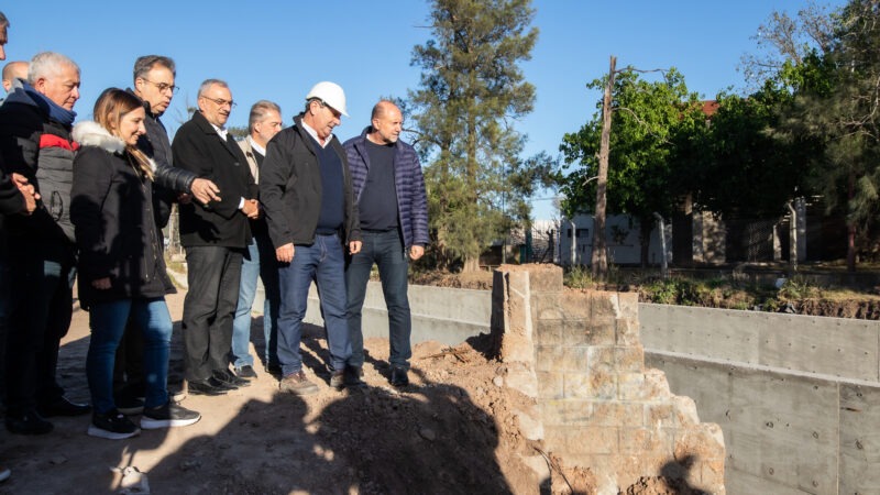 Perotti recorrió la obra de ampliación de la planta potabilizadora de Granadero Baigorria