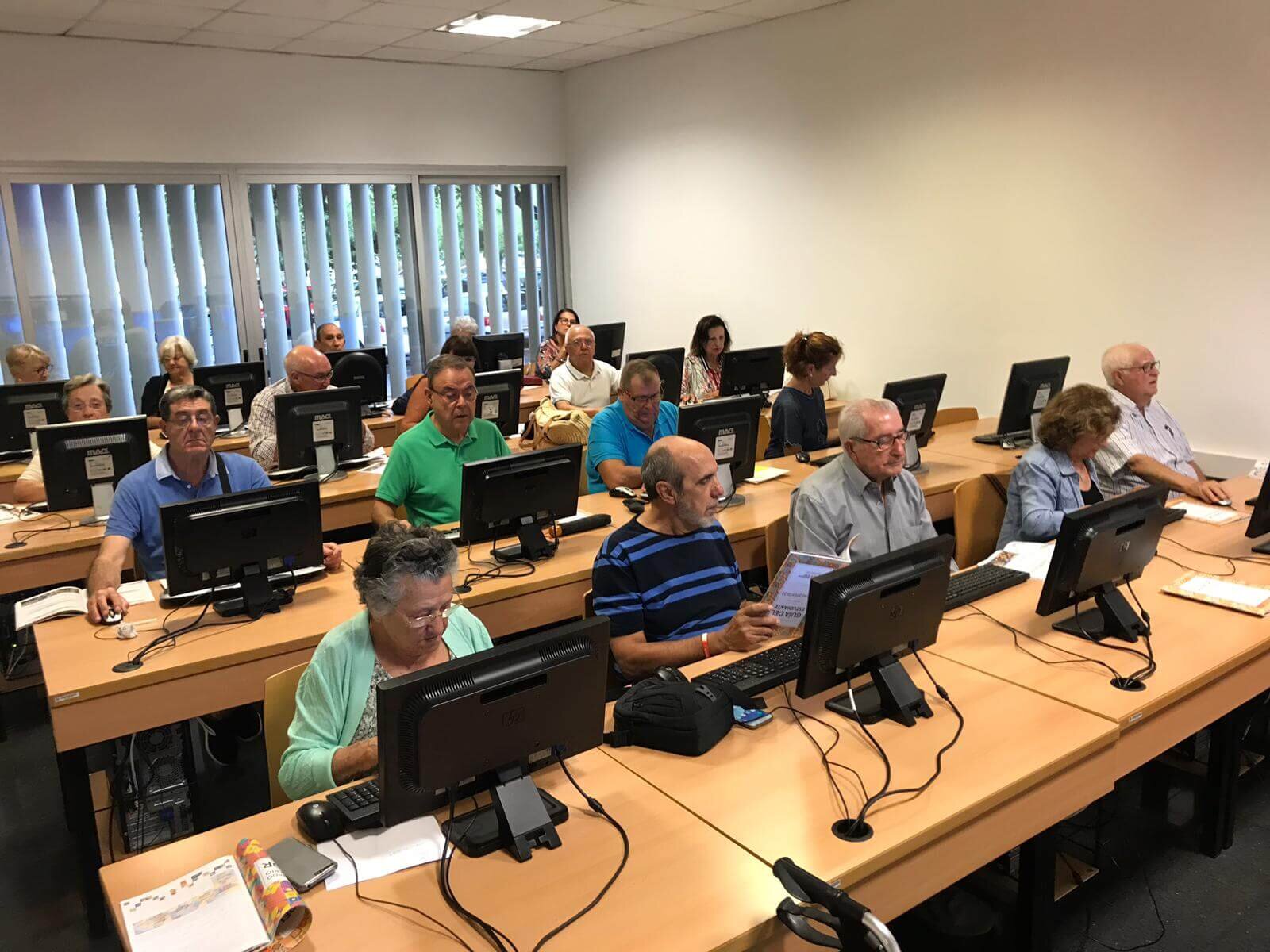 [SERVICIOS] Avellaneda capacita a adultos mayores