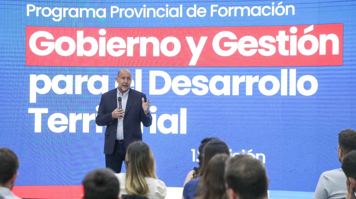 Perotti presentó el programa de formación «gobierno y gestión para el desarrollo»