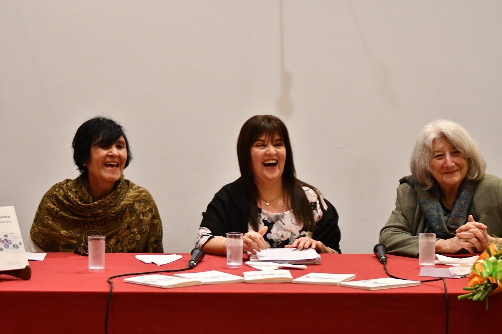 Daniela Sartor presentó el libro «con las piedras» en Avellaneda