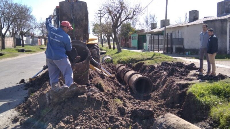 Hacen mantenimiento de desagües en Avellaneda
