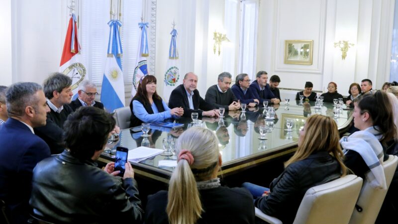 Perotti y Javkin se reunieron con familiares de víctimas de hechos de violencia