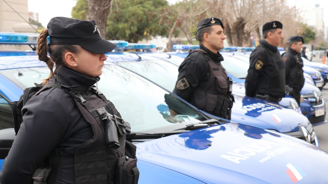 La provincia abonó la primera cuota de los uniformes policiales