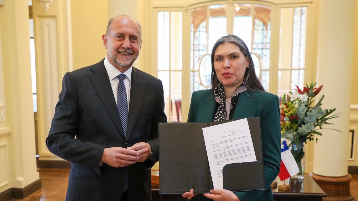 Omar Perotti recibió a la embajadora de Chile en la República Argentina