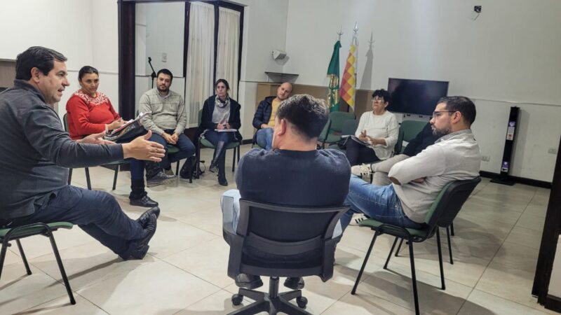Vallejos se reunió con la vecinal de Barrio Obligado