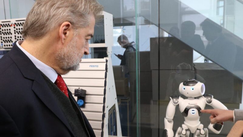 Mirabella: » En este contexto, es importante dar señales y vincular al mundo académico con la producción»