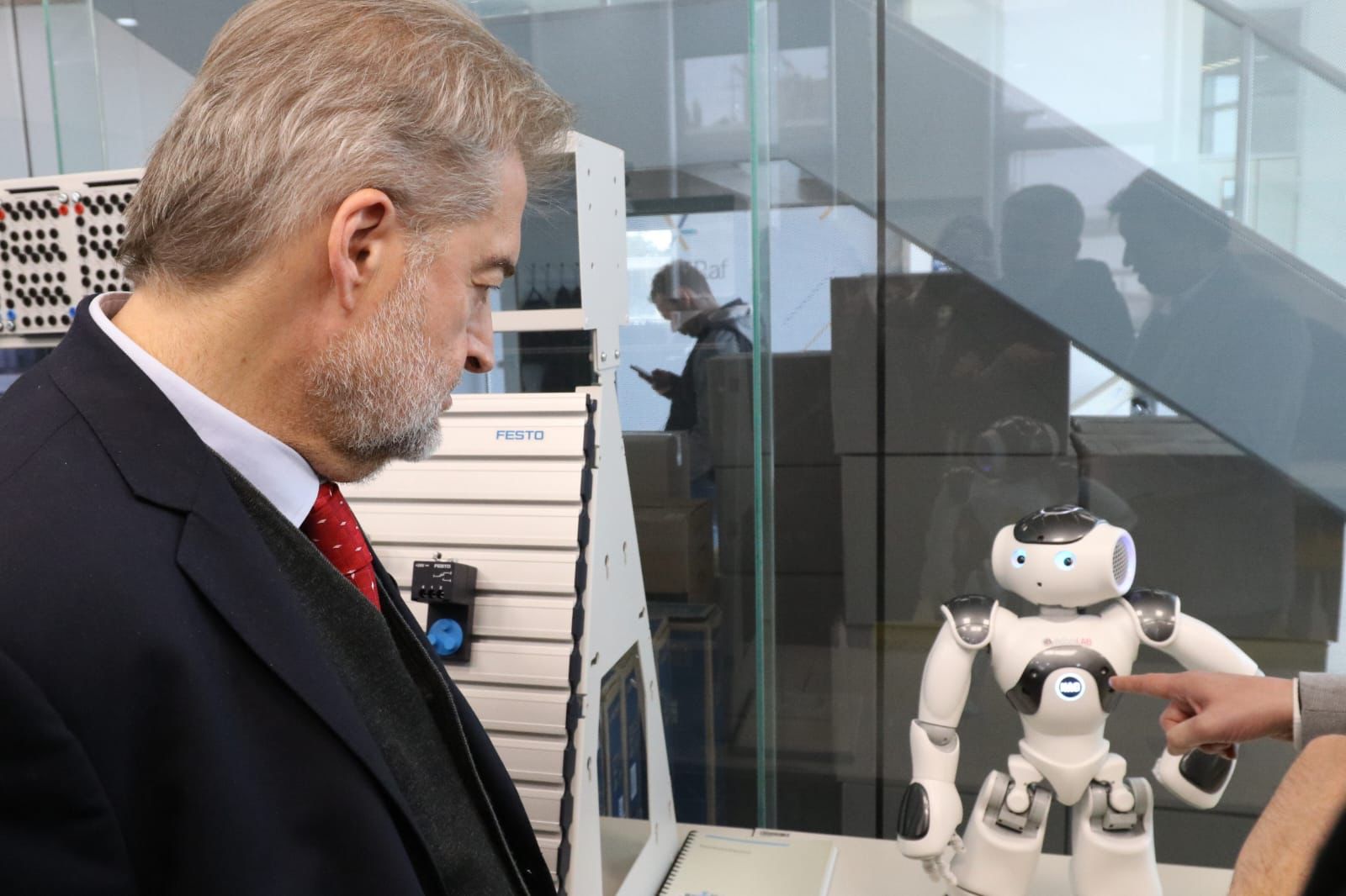 Mirabella: » En este contexto, es importante dar señales y vincular al mundo académico con la producción»