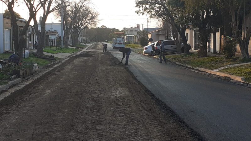 Reconquista asfalta calle 43 desde rossi hasta roca
