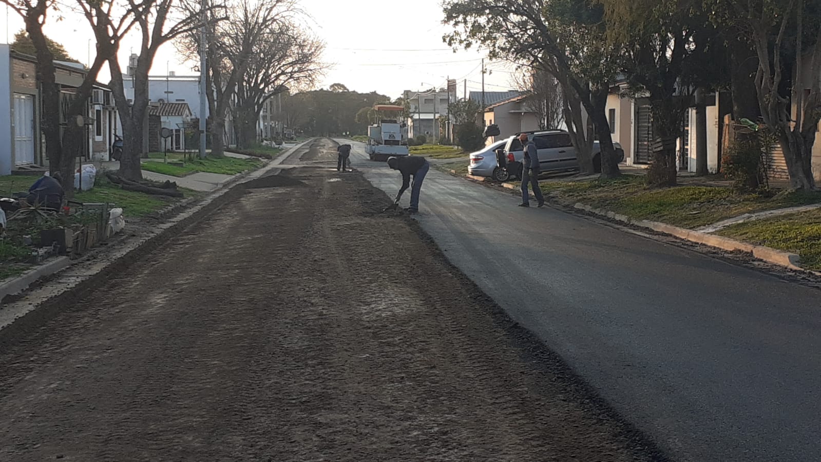 Reconquista asfalta calle 43 desde rossi hasta roca